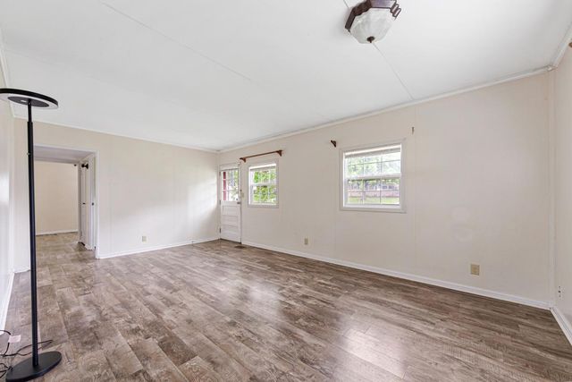 813 Carlton Avenue, Faribault, MN 55021