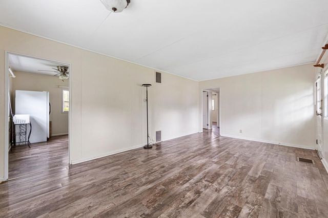 813 Carlton Avenue, Faribault, MN 55021