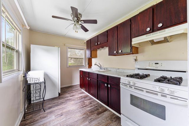 813 Carlton Avenue, Faribault, MN 55021