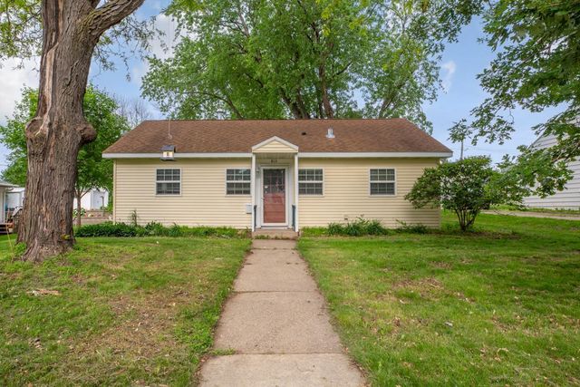 813 Carlton Avenue, Faribault, MN 55021