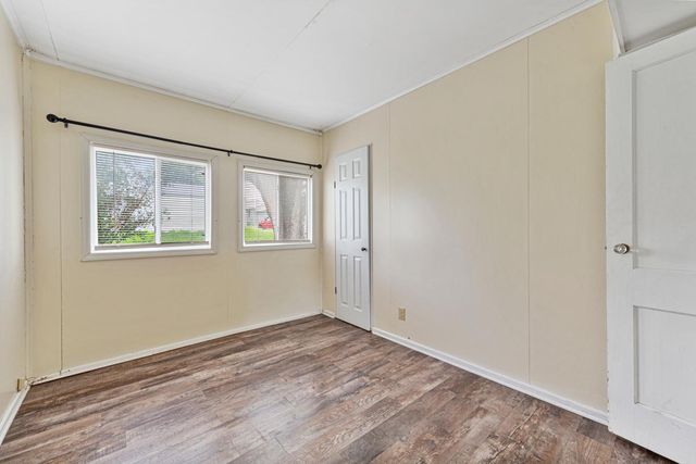 813 Carlton Avenue, Faribault, MN 55021