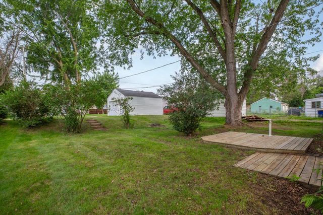 813 Carlton Avenue, Faribault, MN 55021
