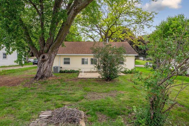 813 Carlton Avenue, Faribault, MN 55021