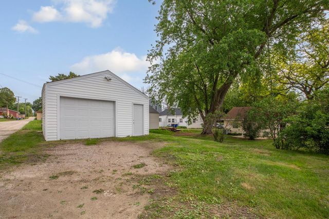 813 Carlton Avenue, Faribault, MN 55021