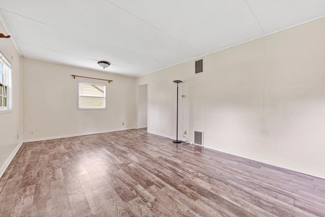 813 Carlton Avenue, Faribault, MN 55021