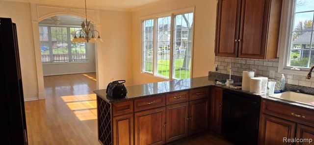 31975 Riverdale Street, Harrison Twp, MI 48045