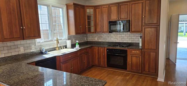 31975 Riverdale Street, Harrison Twp, MI 48045