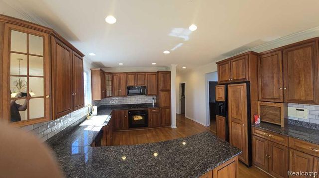 31975 Riverdale Street, Harrison Twp, MI 48045