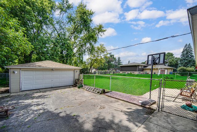 7529 W 103rd Street, Palos Hills, IL 60465