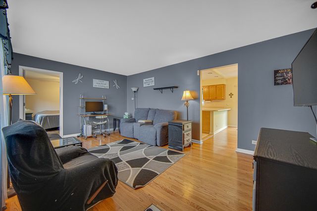 7529 W 103rd Street, Palos Hills, IL 60465