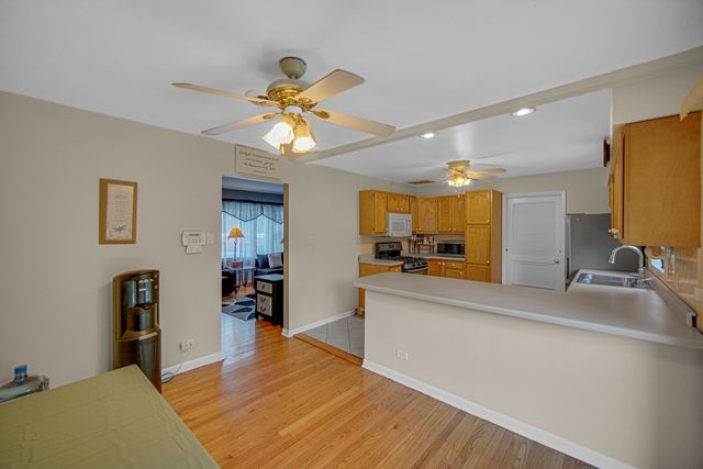 7529 W 103rd Street, Palos Hills, IL 60465