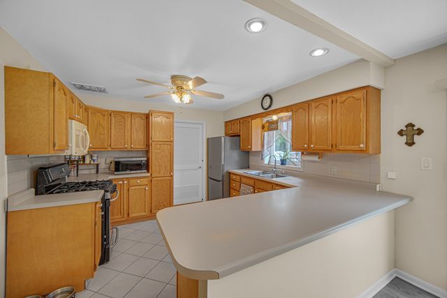 7529 W 103rd Street, Palos Hills, IL 60465
