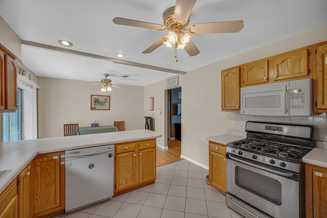 7529 W 103rd Street, Palos Hills, IL 60465