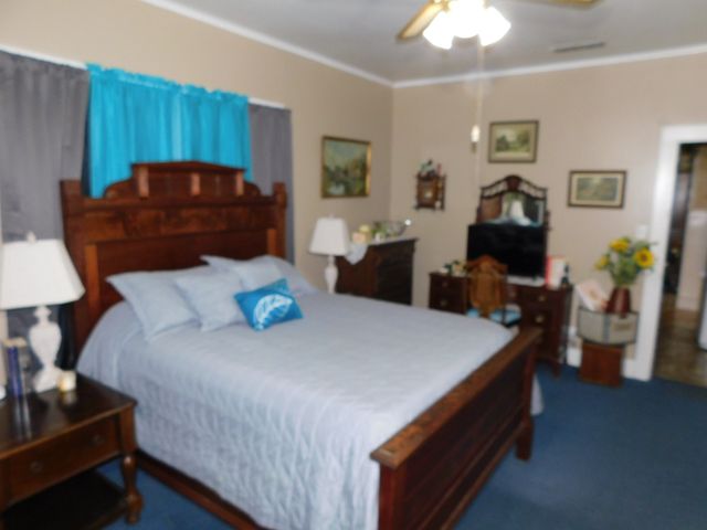 406 NW 3rd Street, Springhill, LA 71075