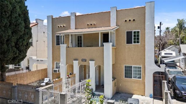 737 N Ridgewood Place, Los Angeles, CA 90038