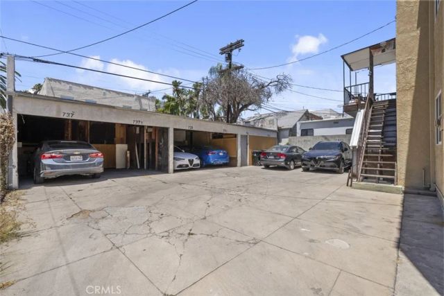 737 N Ridgewood Place, Los Angeles, CA 90038