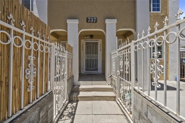 737 N Ridgewood Place, Los Angeles, CA 90038