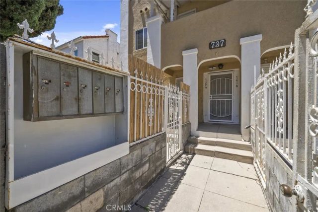 737 N Ridgewood Place, Los Angeles, CA 90038