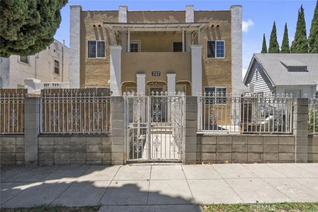 737 N Ridgewood Place, Los Angeles, CA 90038