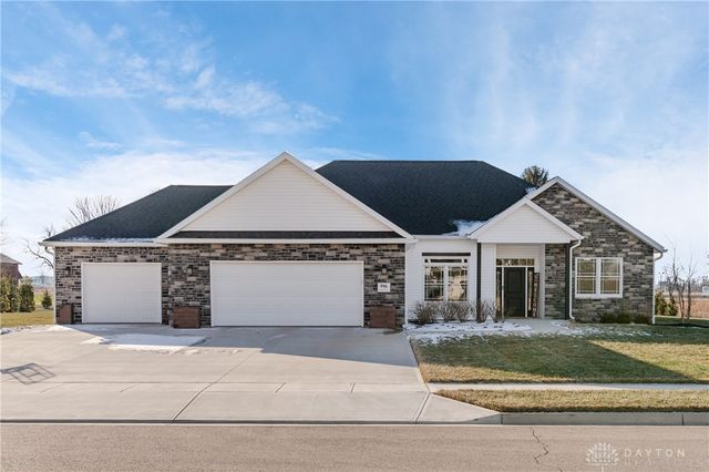 996 Stony Brook Lane, Troy, OH 45373