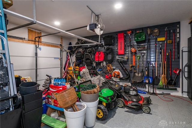 996 Stony Brook Lane, Troy, OH 45373