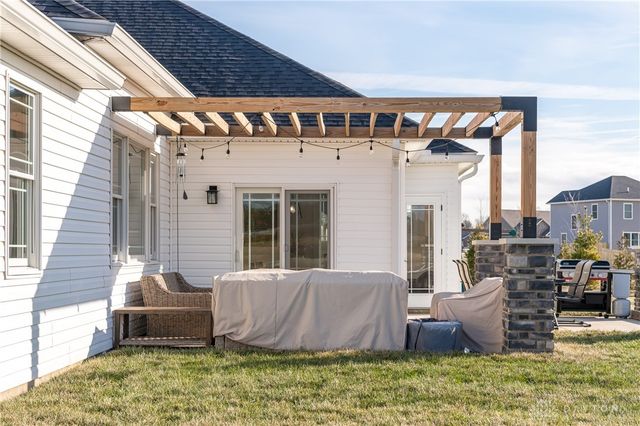 996 Stony Brook Lane, Troy, OH 45373