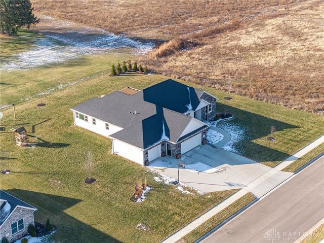 996 Stony Brook Lane, Troy, OH 45373