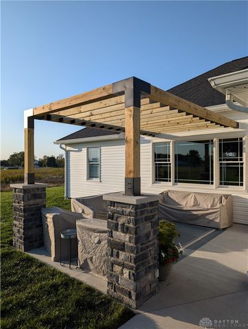 996 Stony Brook Lane, Troy, OH 45373