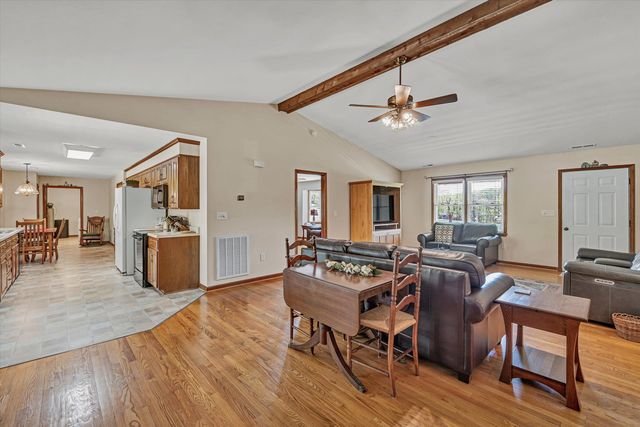 229 Normans LN, Troutville, VA 24175
