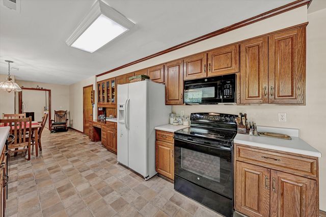 229 Normans LN, Troutville, VA 24175