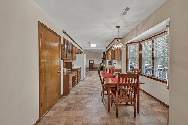 229 Normans LN, Troutville, VA 24175
