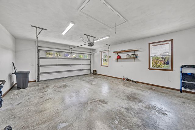 229 Normans LN, Troutville, VA 24175