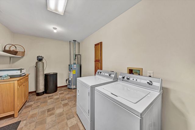 229 Normans LN, Troutville, VA 24175
