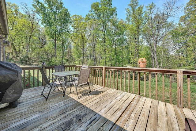 229 Normans LN, Troutville, VA 24175