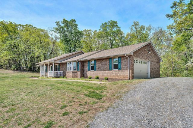 229 Normans LN, Troutville, VA 24175