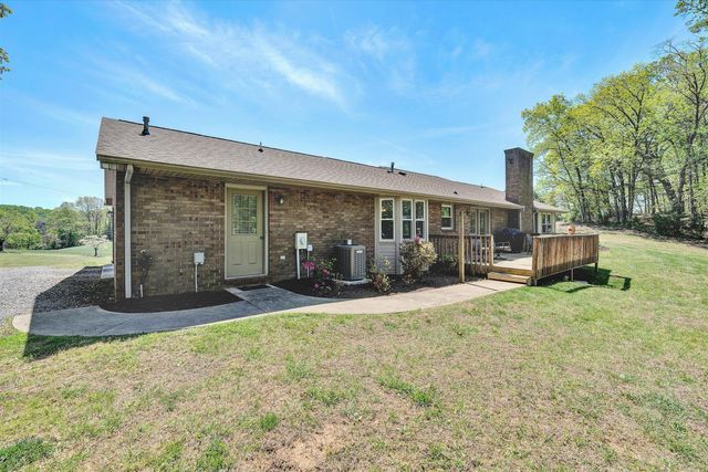 229 Normans LN, Troutville, VA 24175