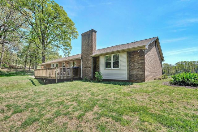 229 Normans LN, Troutville, VA 24175