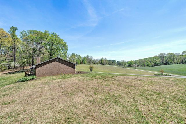 229 Normans LN, Troutville, VA 24175