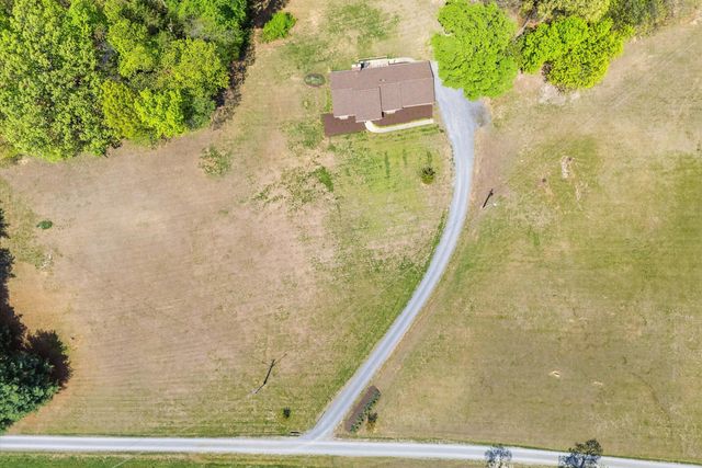229 Normans LN, Troutville, VA 24175