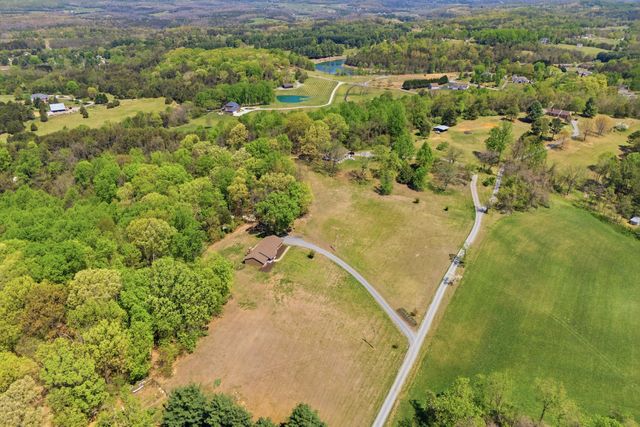 229 Normans LN, Troutville, VA 24175