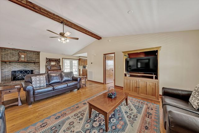 229 Normans LN, Troutville, VA 24175