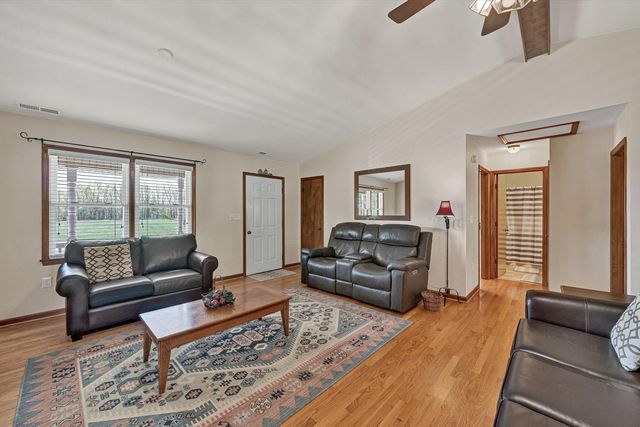 229 Normans LN, Troutville, VA 24175