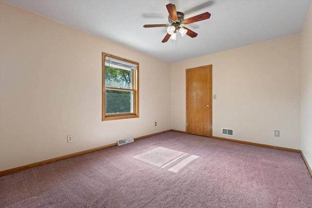 W143N10771 Wooded Hills DRIVE, Germantown, WI 53022