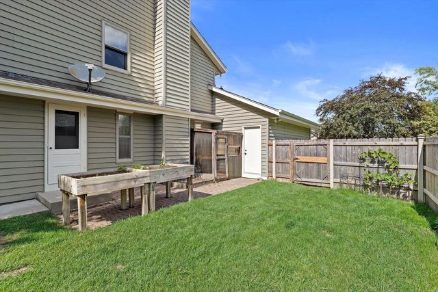 W143N10771 Wooded Hills DRIVE, Germantown, WI 53022