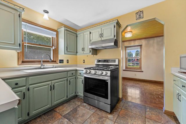 W143N10771 Wooded Hills DRIVE, Germantown, WI 53022