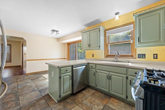 W143N10771 Wooded Hills DRIVE, Germantown, WI 53022