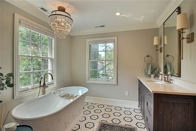 20962 Sydenham Road, Shaker Heights, OH 44122