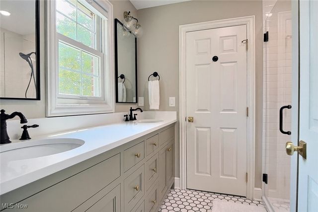 20962 Sydenham Road, Shaker Heights, OH 44122