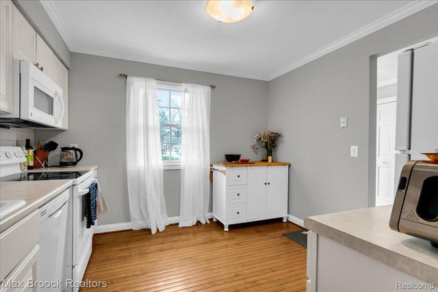 1613 Brentwood Drive, Troy, MI 48098