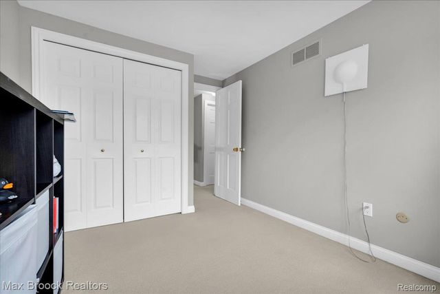 1613 Brentwood Drive, Troy, MI 48098